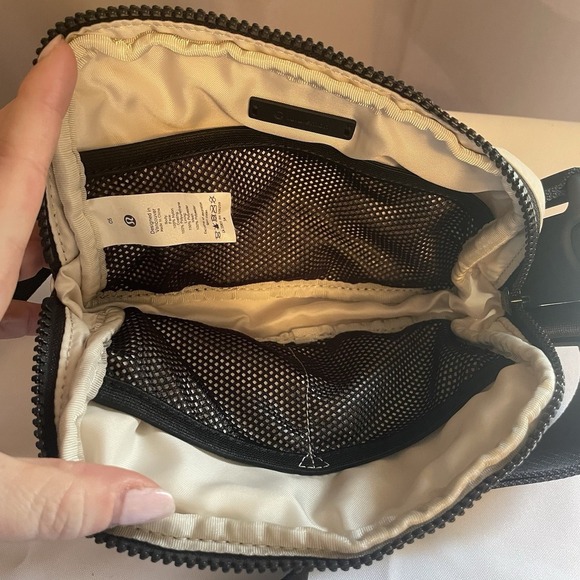 Lululemon Everywhere Offwhite White Nylon Black Belt Fanny Pack Bag Purse - Picture 9 of 12